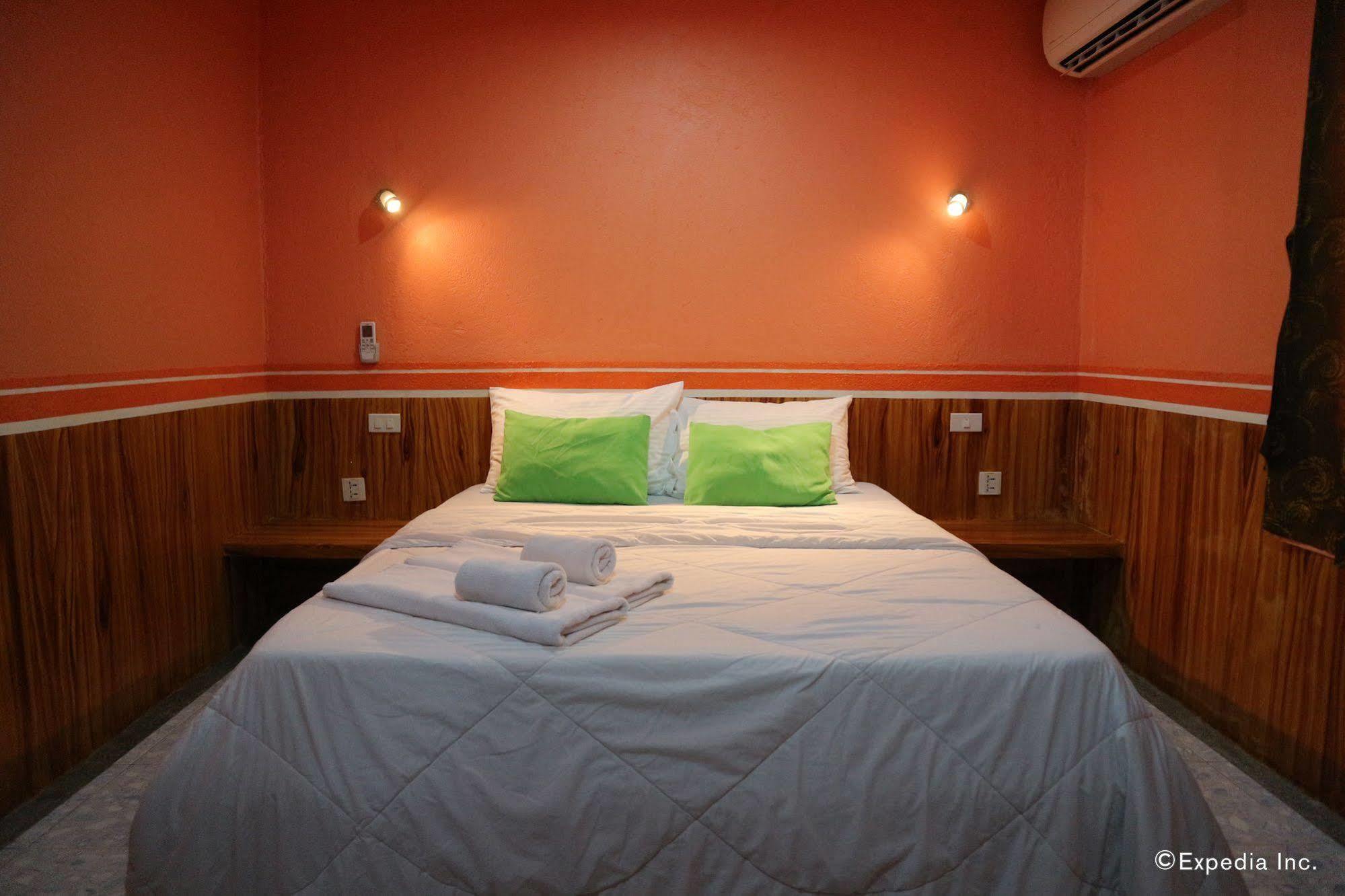 Victory Divers Beach Resort 발라박 외부 사진